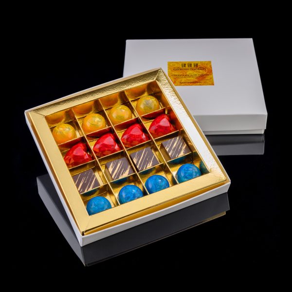 Кутия с 16 ръчно изработени шоколадови бонбона